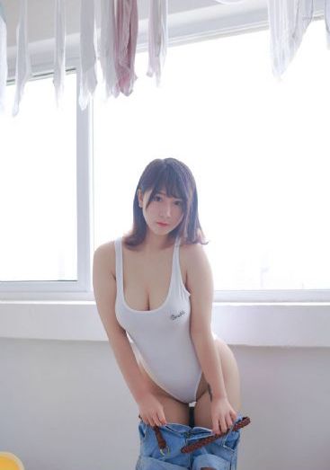 女人脱了内裤趴开腿让男躁动态图