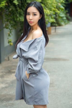 脱了她裙子摸进她的内裤亲吻网站