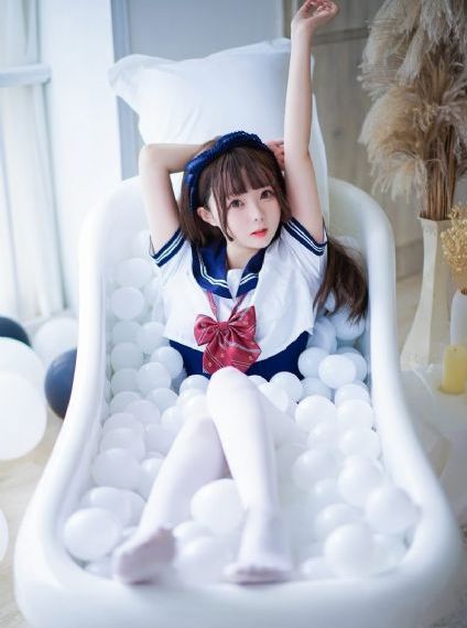 大胸隔壁女孩